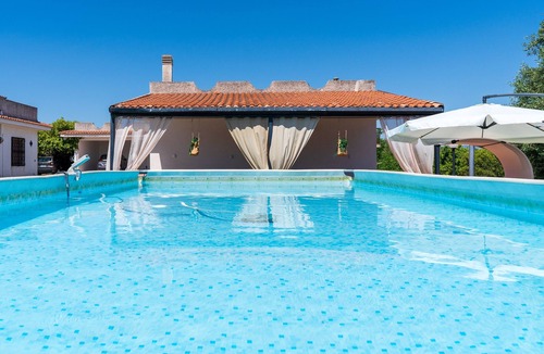 Solarino Apartment | Bedroom in Villa with Pool, Wi-Fi and Air Conditioning