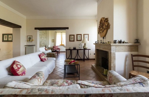Cantalupo Villa | Belvilla by OYO Villa Collemancio
