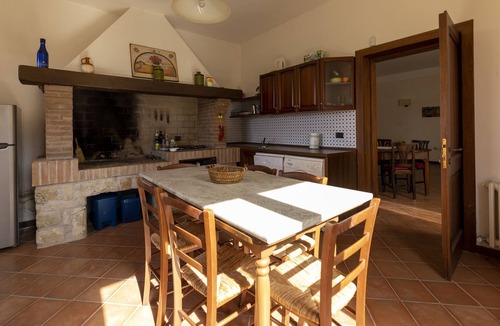 Cantalupo Villa | Belvilla by OYO Villa Collemancio