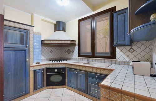 San Vito Lo Capo Apartment | Bike Holiday Home Apartment with Mountain View, Wi-Fi, and Air Conditioning