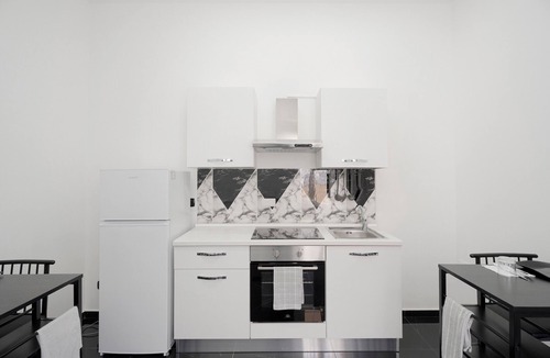 Mercato San Severino Apartment | Black and White Room with Jacuzzi