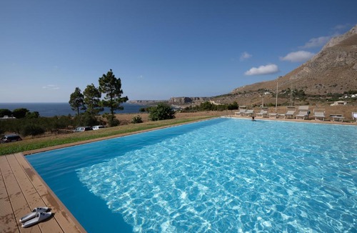 Macari Bed & Breakfast | BluBear