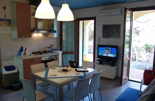 Marina di Castagneto Carducci Apartment | Blue flat with terrace