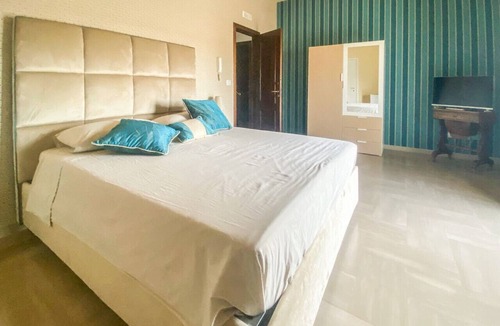 Bitonto Bed & Breakfast | Blue Room - Double Room with Private Garage