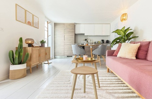 Montbrelloz Apartment | Boho Style | Video projector & Netflix, Free parking, Lake 5min away by car