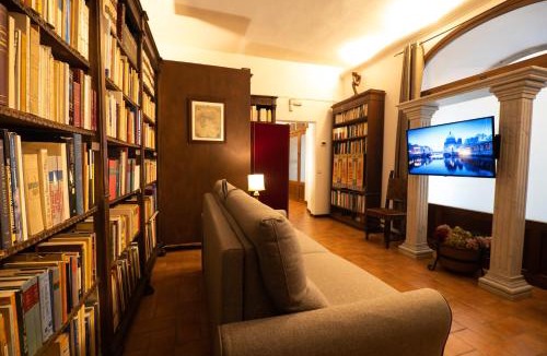 Orvieto House | Book and Bed