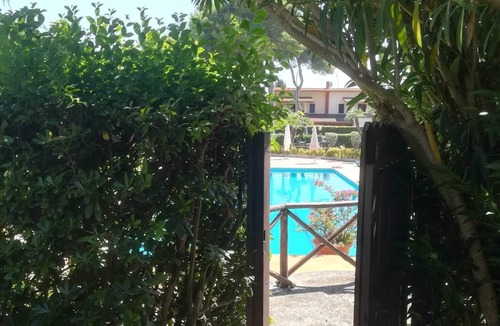 Marina di San Nicola Villa | Bougainvilla: Villino con Giardino e Piscina
