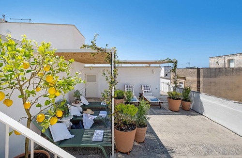 Centro Storico House | Boutique Palazzo 'Nardo' with Rooftop Gardens, full AC