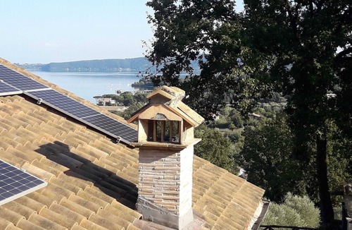 Lake Bracciano Villa | Breathtaking view of the lake and castle surrounded by holm oaks and oaks
