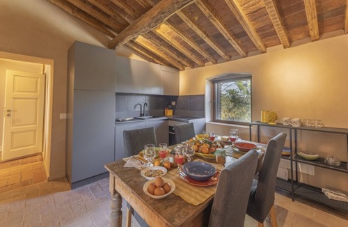 Suvereto Apartment | Brezza: Panoramic Farmhouse Apt with Pool & 2 Double Bedrooms