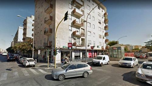 Cinecitta Apartment | Bright Apartment 2 Min from Metro Station