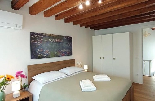 Burano House | Bright & Cozy Burano Lodging