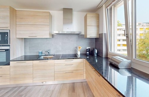 Neuchatel Apartment | Bright & Spacious 2-bed Apartment - with Balcony & Lake View!
