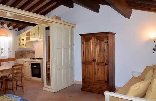 San Vincenzo House | Bright Studio 50 Meters from the Sea with Wi-Fi and Air Conditioning