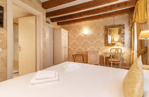 Castello Bed & Breakfast | Ca' di Malta Room 7 by Wonderful Italy