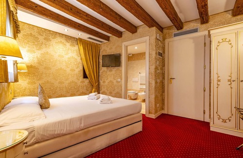 Castello Bed & Breakfast | Ca' di Malta Room 7 by Wonderful Italy
