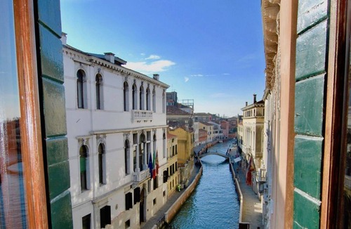 Dorsoduro Apartment | Ca Grimani Great Canal View and Comfort