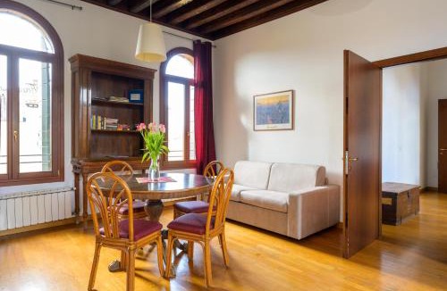 Dorsoduro Apartment | Ca' San Trovaso by Sarlux