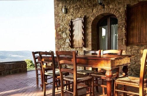Gambassi Terme Apartment | Caccia - Spacious Apartment with Views of the Tuscan Hills