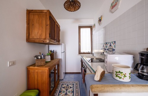 Santa Caterina Apartment | Cala D'Aspide Apartment 5 with Sea View, Wi-Fi, and Air Conditioning