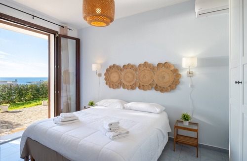 Santa Caterina Bed & Breakfast | Cala D'Aspide B&B – Garden View Room, Wi-Fi, Air Conditioning