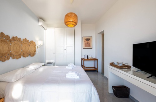 Santa Caterina Bed & Breakfast | Cala D'Aspide B&B – Garden View Room, Wi-Fi, Air Conditioning