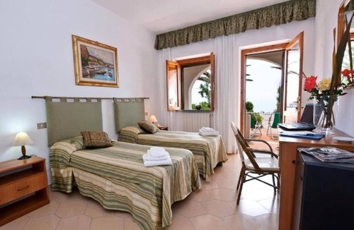 Ventotene Hotel | Calabattaglia