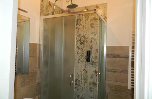 Bagnoregio House | Camera matrimoniale Nicolò con bagno privato