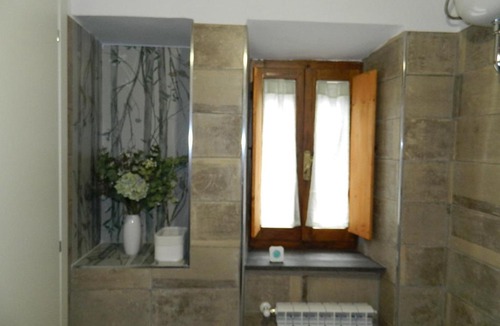 Bagnoregio House | Camera matrimoniale Nicolò con bagno privato