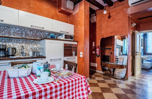 Dorsoduro Apartment | Campiello Tron Peaceful House