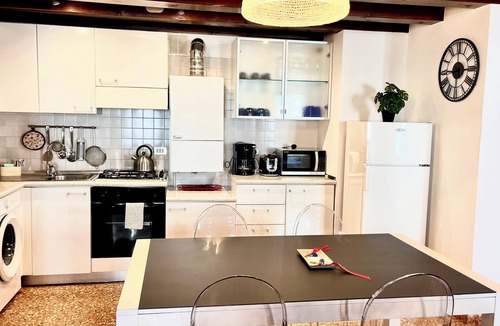 Cannaregio Apartment | Canal View