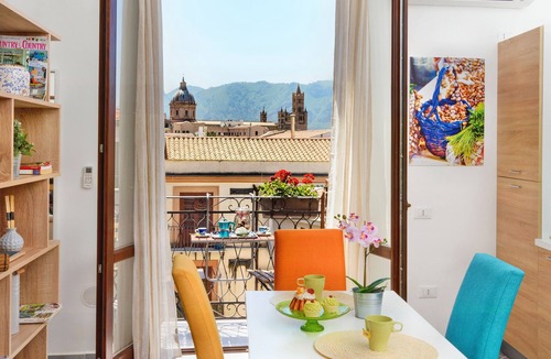 Monte di Pieta Apartment | Cape House: Beautiful Apartment in the heart of the Historic City Center