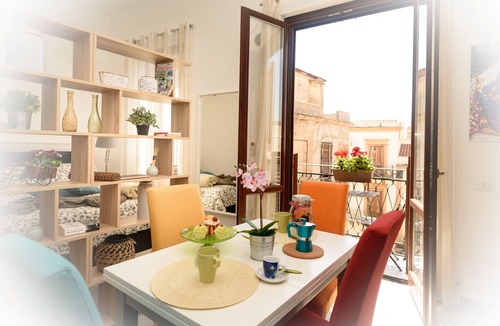 Monte di Pieta Apartment | Cape House: Beautiful Apartment in the heart of the Historic City Center