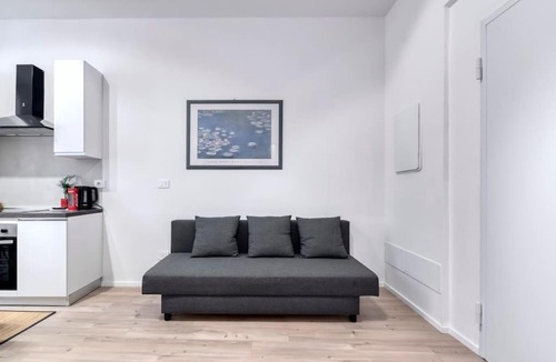 Historic Center Apartment | Carbonara Palace 5 - Luxury Comfort under Medieval Towers