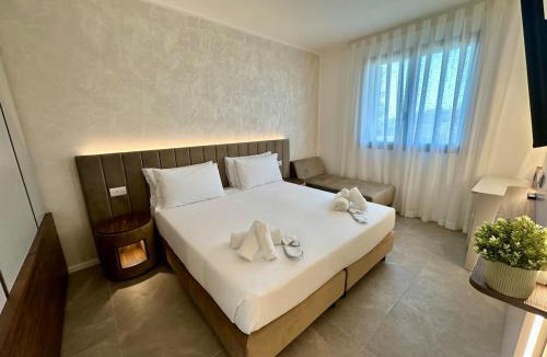Lido di Jesolo Apartment | Caribe Sunset - Large 3 Bedrooms with Caribbean Pool