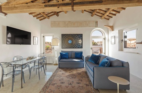Rione III Colonna Apartment | Casa Adriana, a Burghesius home