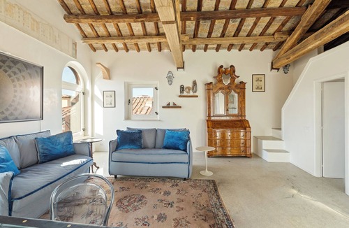 Rione III Colonna Apartment | Casa Adriana, a Burghesius home