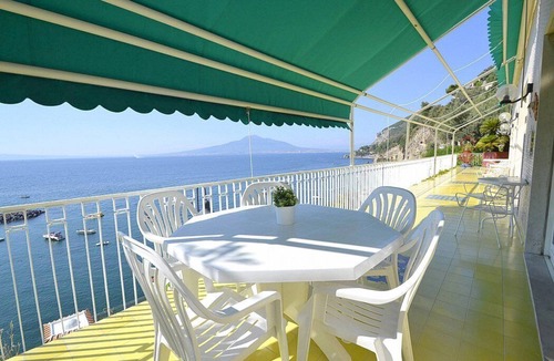 Vico Equense House | Casa Andreina A: A pleasant and spacious independent house which faces the sun and the sea, with Free WI-FI.