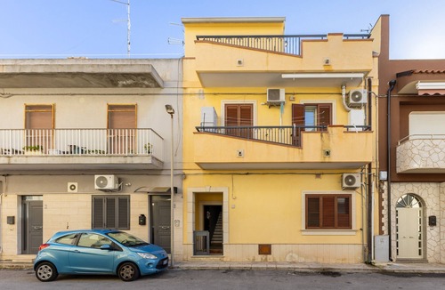Pozzallo Apartment | Casa Carolina with Private Terrace, Wi-Fi and Air Conditioning