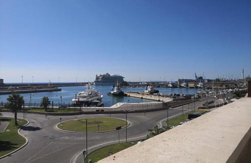 Civitavecchia Apartment | Casa Cavallotti - modern apartment between Train station and Port