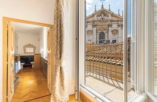 Rione VIII Sant'Eustachio Apartment | Casa Colonna, a Burghesius home