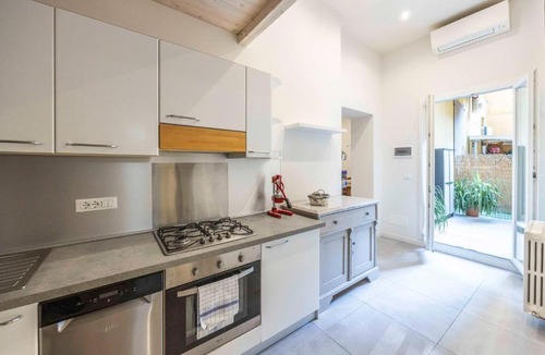Historic Center Apartment | Casa dei Fiori, Bologna by Short Holidays