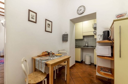 Rione VII Regola Apartment | Casa Fiori - WelcometoRhome
