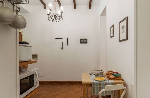Rione VII Regola Apartment | Casa Fiori - WelcometoRhome