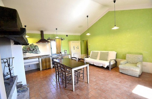 Castiglione del Lago House | Casa Flora E: A characteristic and welcoming apartment that is part of a villa surrounded by the greenery, with Free WI-FI.