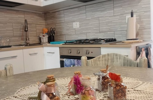 Roccastrada Apartment | Casa Giovy - Relaxation with a view all the way to the sea, in the Tuscan hills