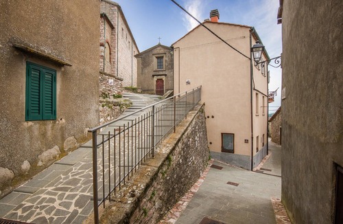 Montieri House | Casa di Via del Corallo Gerfalco – Charming Apartment in Medieval Village