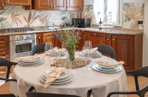 SantʼAndrea di Compito House | Casa Le Camelie: Spa and Relaxation in Lucca