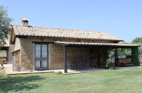 Tarano House | Casa Norberto B, fully refundable with voucher*: A welcoming apartment located on top of a small hill.