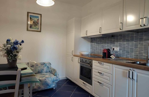 Procchio Apartment | Casa Osvaldo - One Bedroom Apartment, Sleeps 4